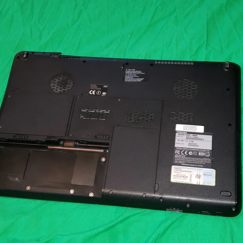 Toshiba Satellite P5050 Laptop Broken Parts Only Charger and Battery Included